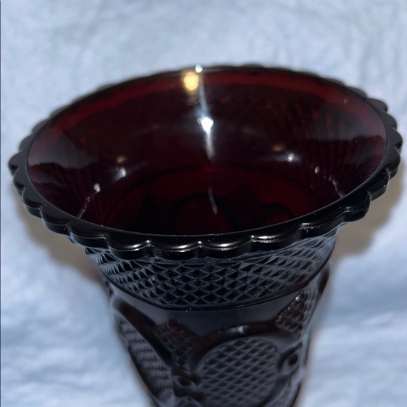 Avon Deep Red Glass Vase - Picture 12 of 13